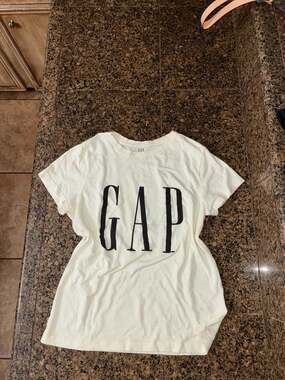 Gap Logo Ivory Graphic Short Sleeve T-Shirt Women's Size Small